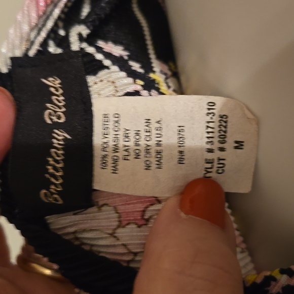 Beautiful sleeveless Shell - Picture 7 of 7